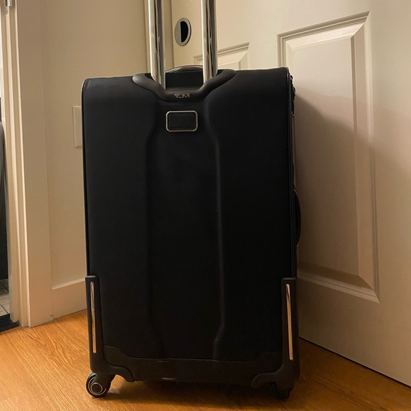 TUMI ALPHA SHORT TRIP DUAL ACCESS SUITCASE - Picture 4 of 15